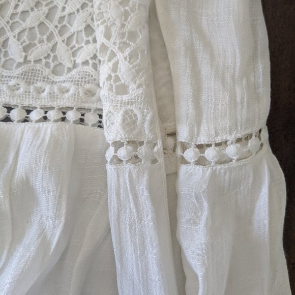 Cold Shoulder Flowy Dress - Picture 6 of 7